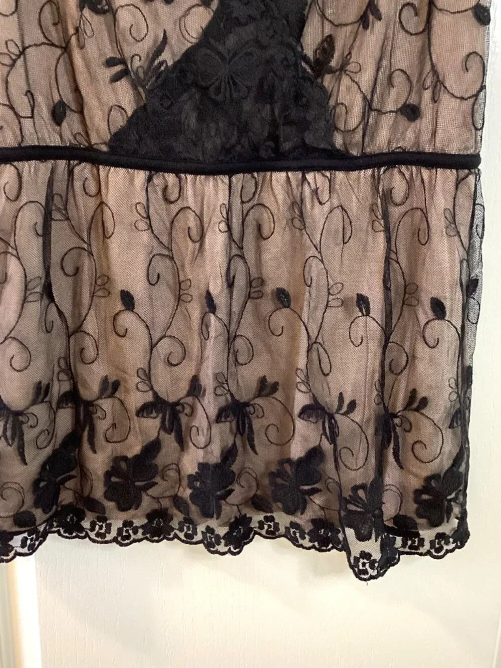 Ricki's Women's Black Lace Sleeveless Top Blouse Size L V-Neck - Picture 2 of 7